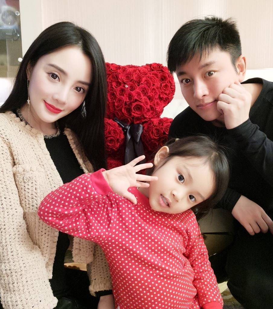 贾乃亮直播抽奖神巧合  幸运观众竟是“李、小、路” 