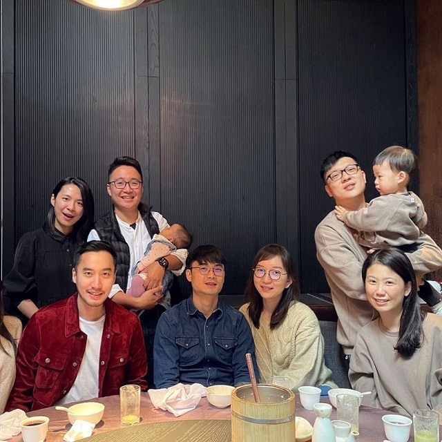 赖弘国新欢带球嫁? 手遮肚求婚现场泄密