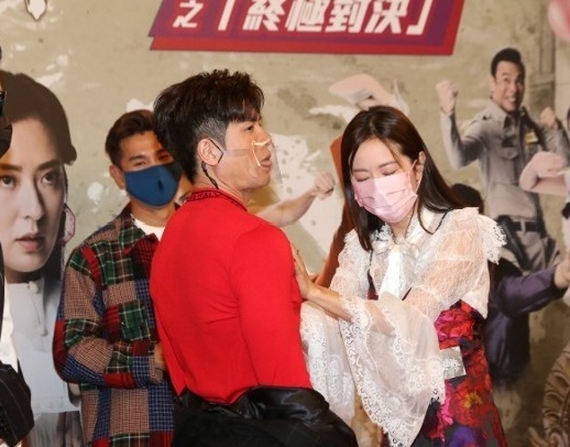 跑车接载伍允龙爆绯闻 唐诗咏:不用小题大做