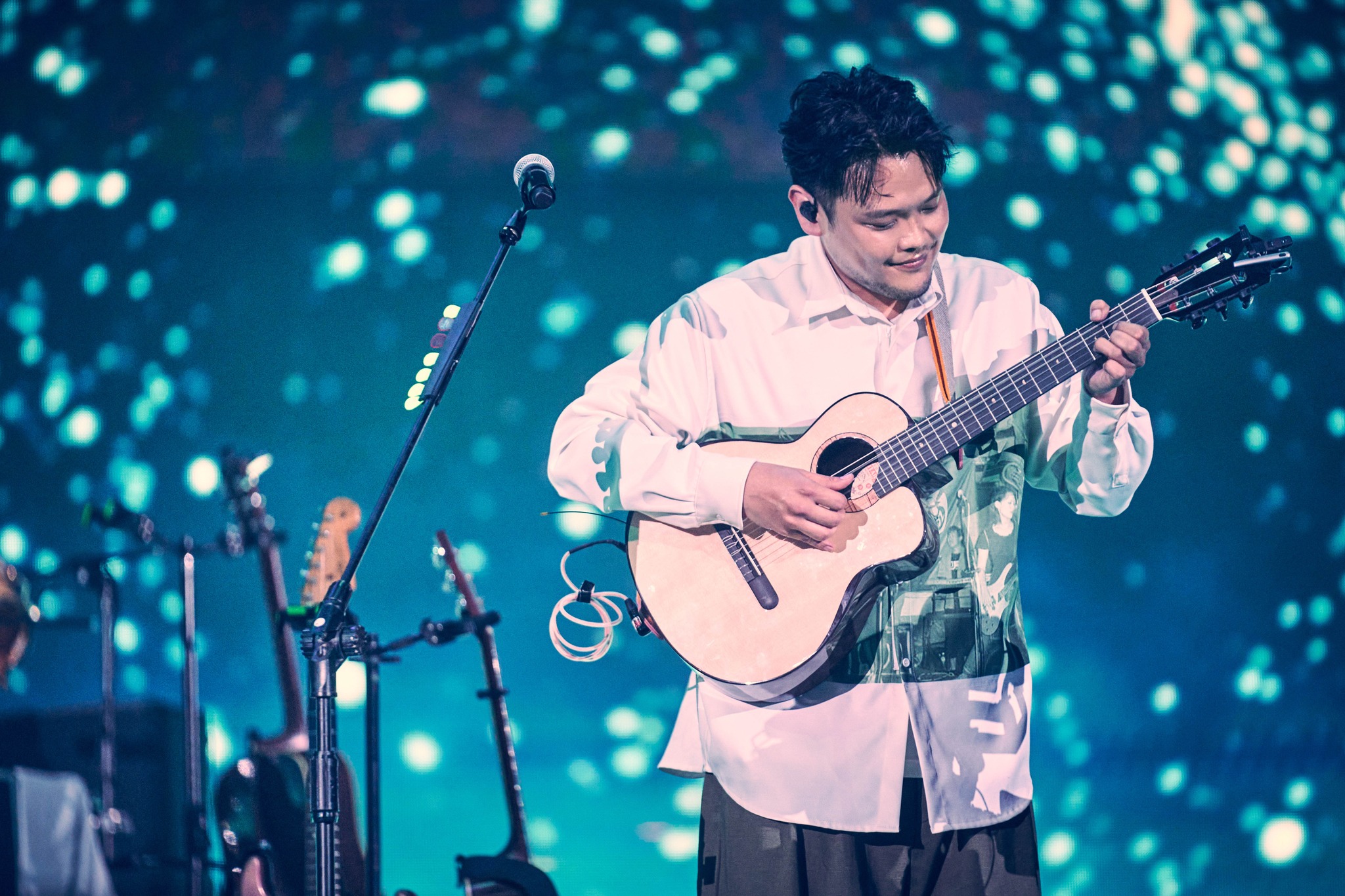 违5年再攻蛋 青峰台上掩面痛哭