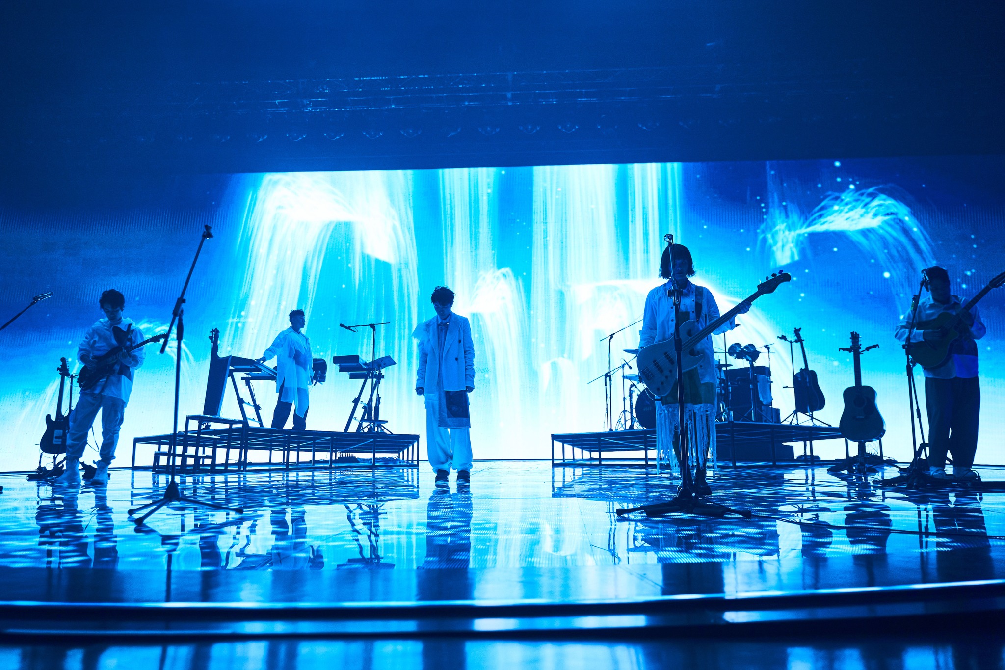 违5年再攻蛋 青峰台上掩面痛哭