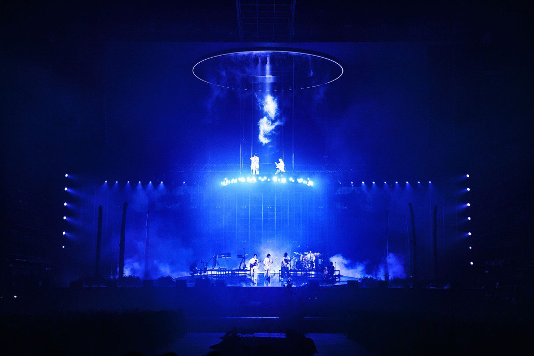 违5年再攻蛋 青峰台上掩面痛哭