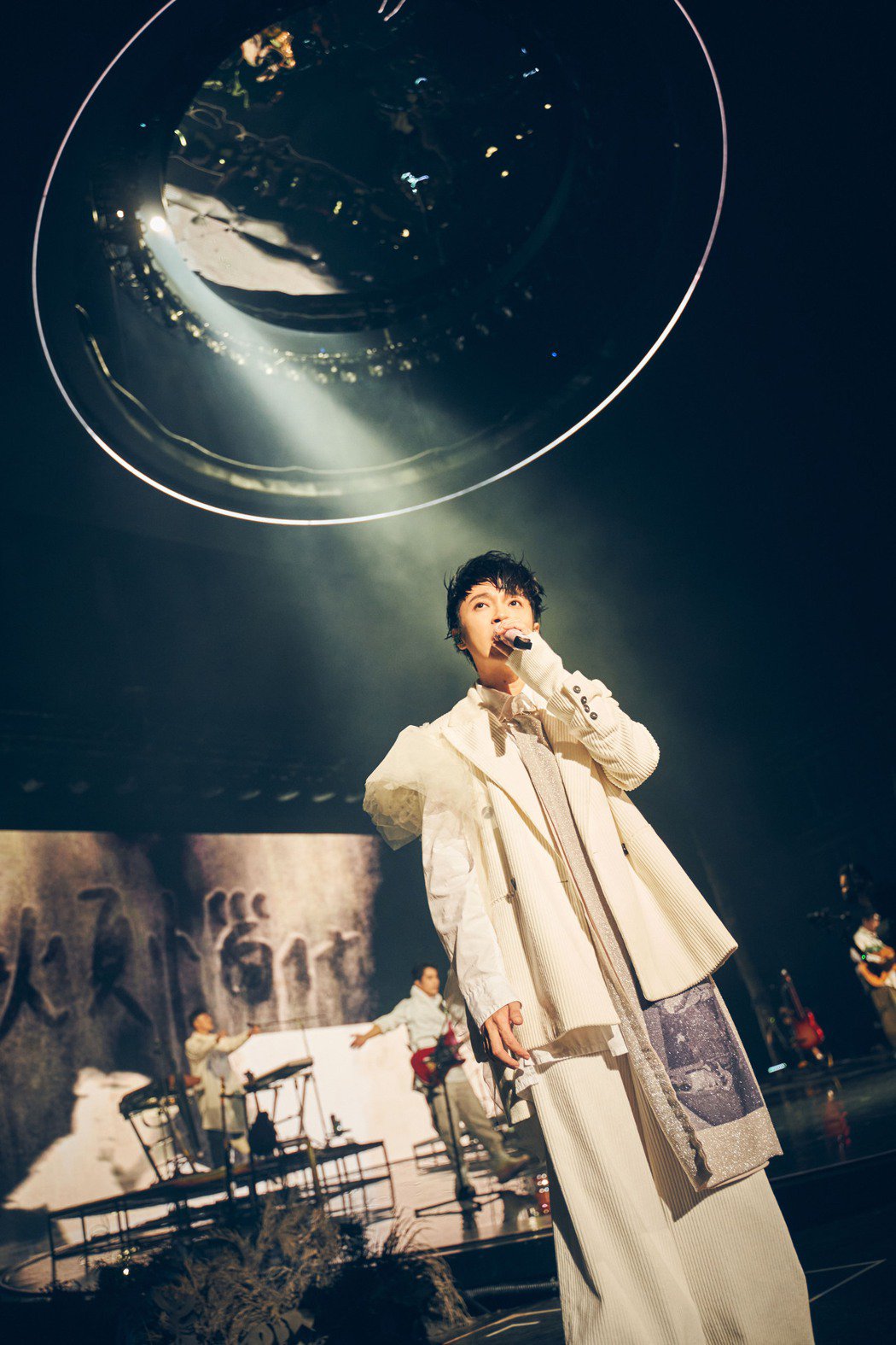 违5年再攻蛋 青峰台上掩面痛哭