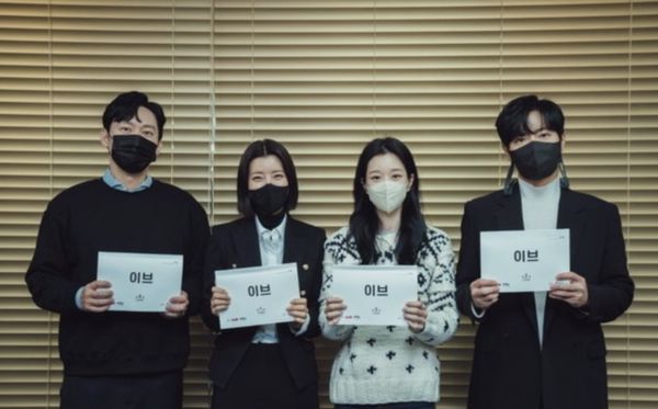 连爆黑历史重挫形象 徐睿知复出低头道歉