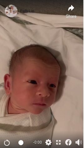 遗孀心碎无言发视频　曝明金成生前逗龙凤胎