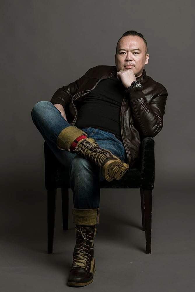 遗孀心碎无言发视频　曝明金成生前逗龙凤胎