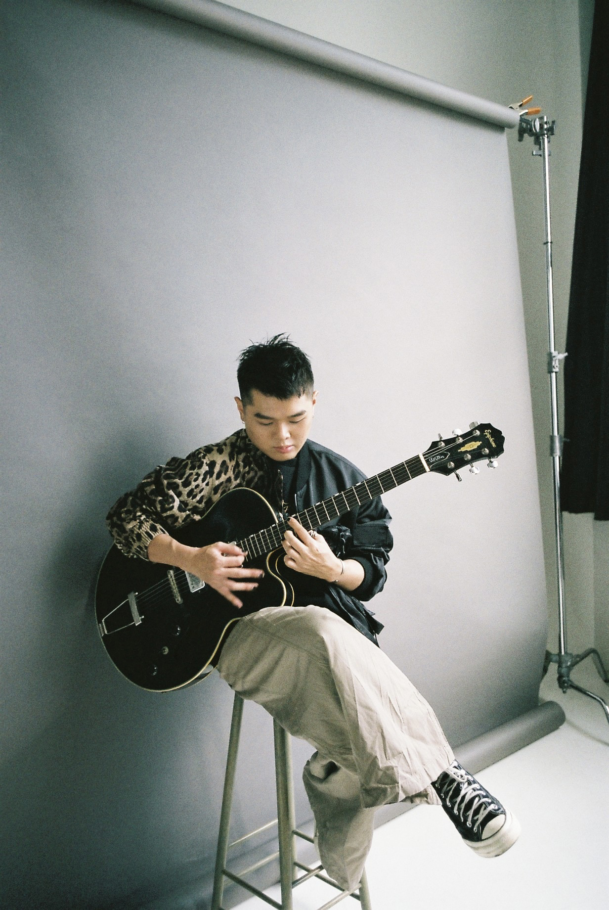 重唱悼念父亲旧作释放悲痛 陈耀威终圆歌手梦