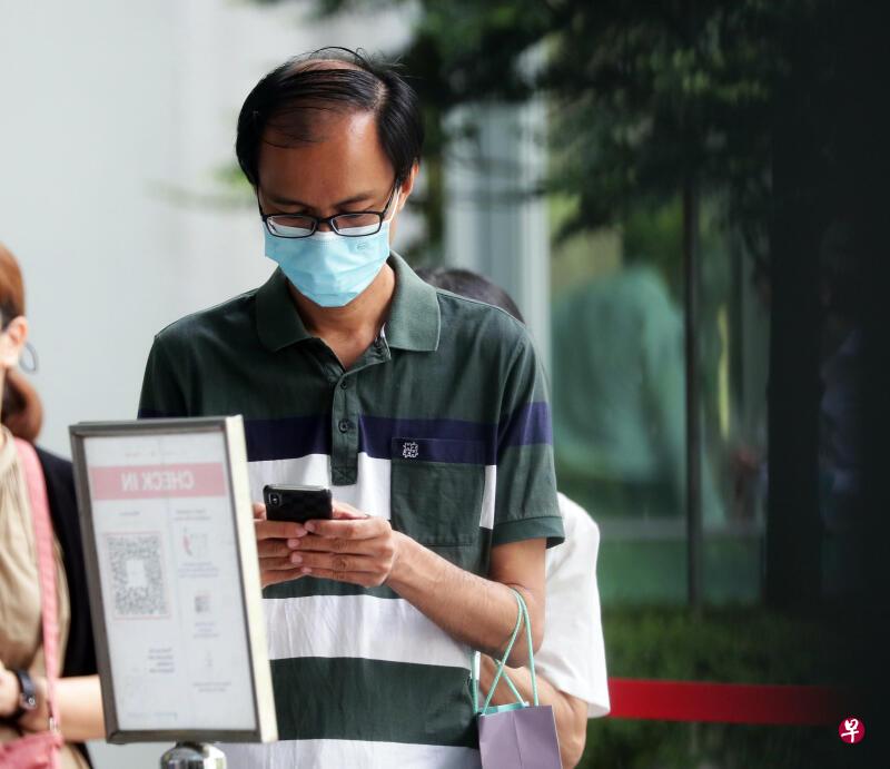 针孔相机装半小时掉地上 科技主管偷拍不成反自拍罪行