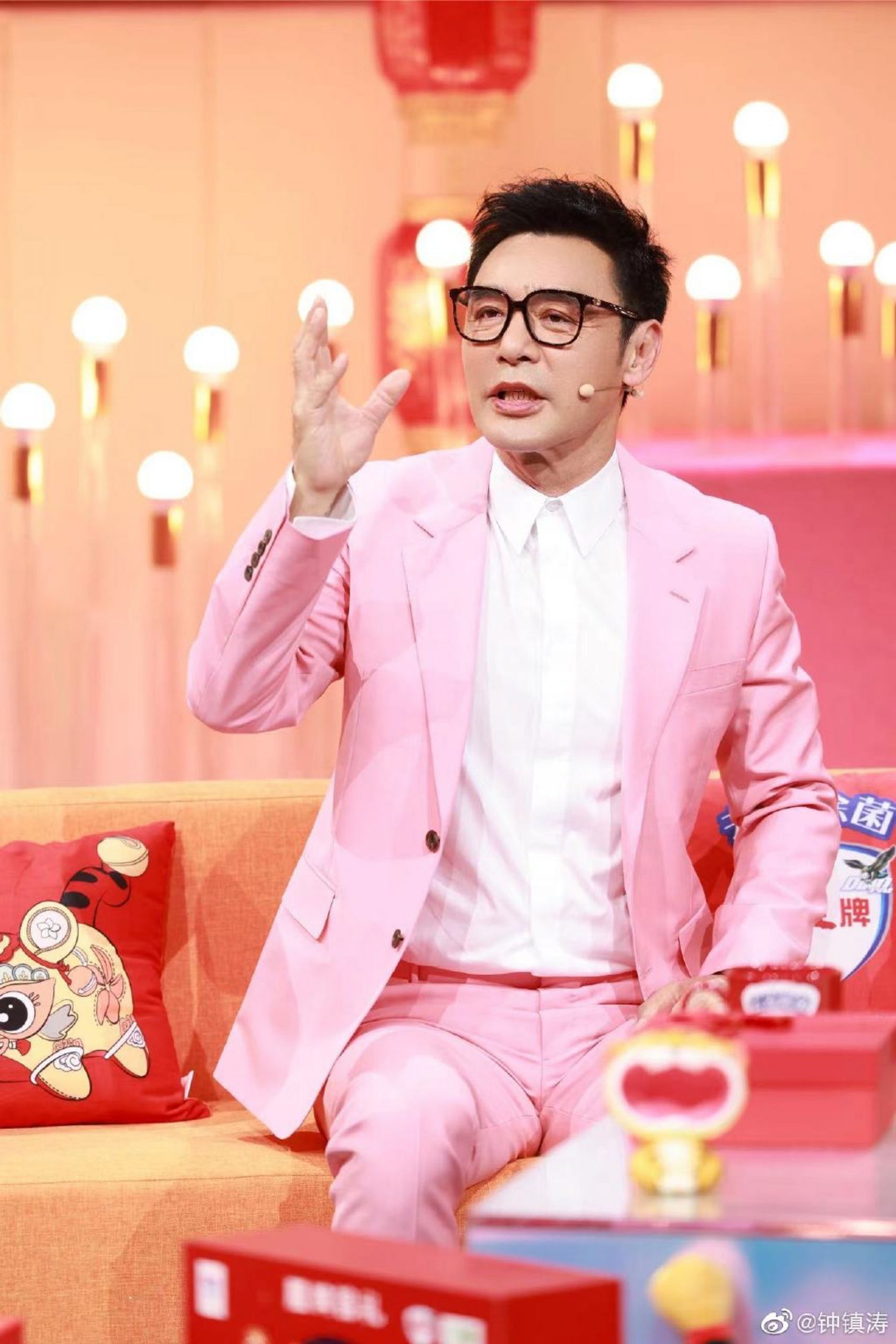 钟镇涛经历破产华丽翻身 上海豪宅替梁家辉庆生