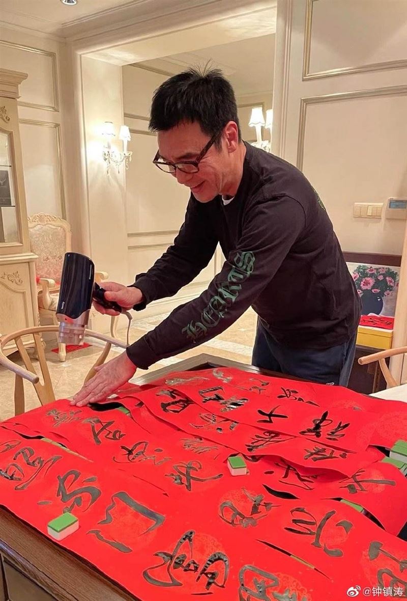 钟镇涛经历破产华丽翻身 上海豪宅替梁家辉庆生