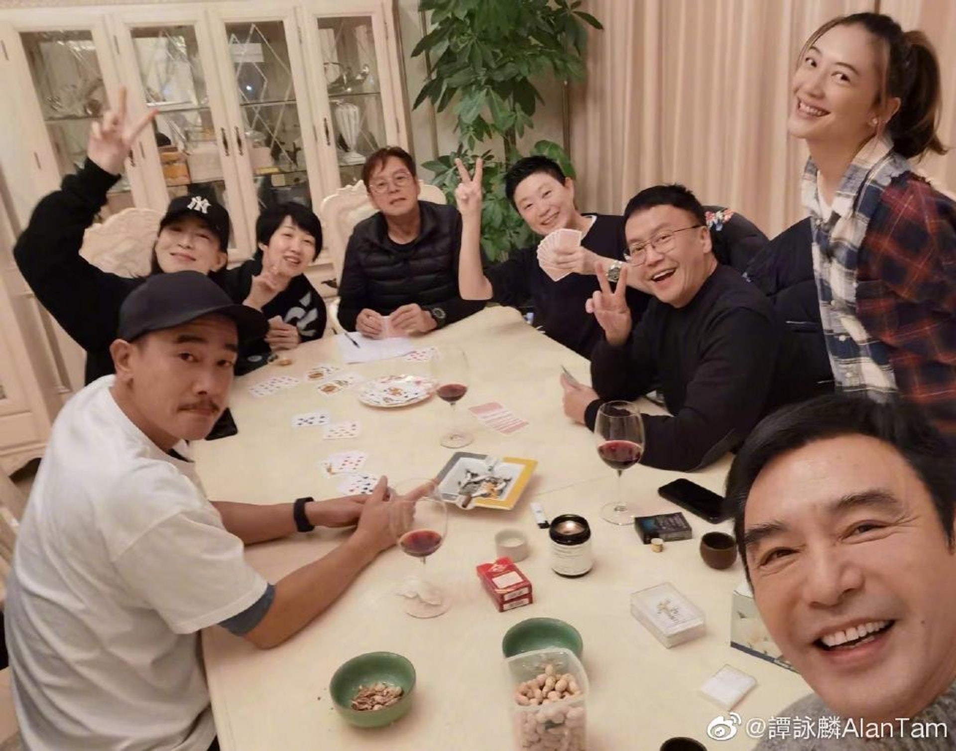 钟镇涛经历破产华丽翻身 上海豪宅替梁家辉庆生