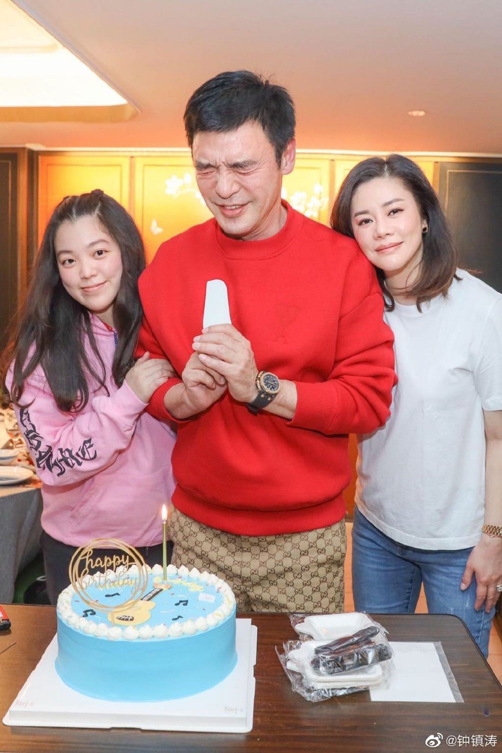 钟镇涛经历破产华丽翻身 上海豪宅替梁家辉庆生