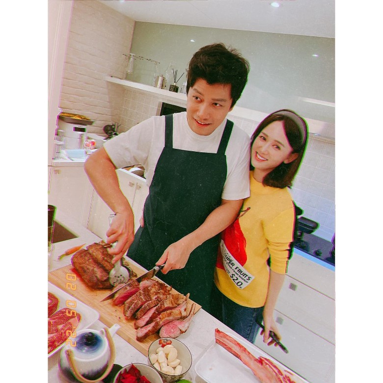 陈乔恩男友曾伟昌街头作画  引来警察关切