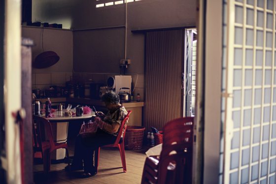 陈子韩/时光从背嵴爬过