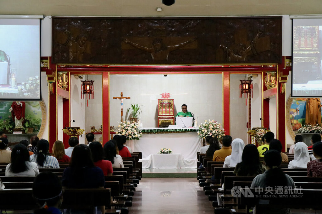 雅加达唐人街闽南式天主教堂 见证排华伤痕