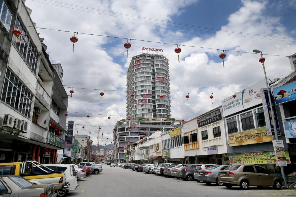 霹:封面副文/3月中旬 怡保67个地点重铺道路