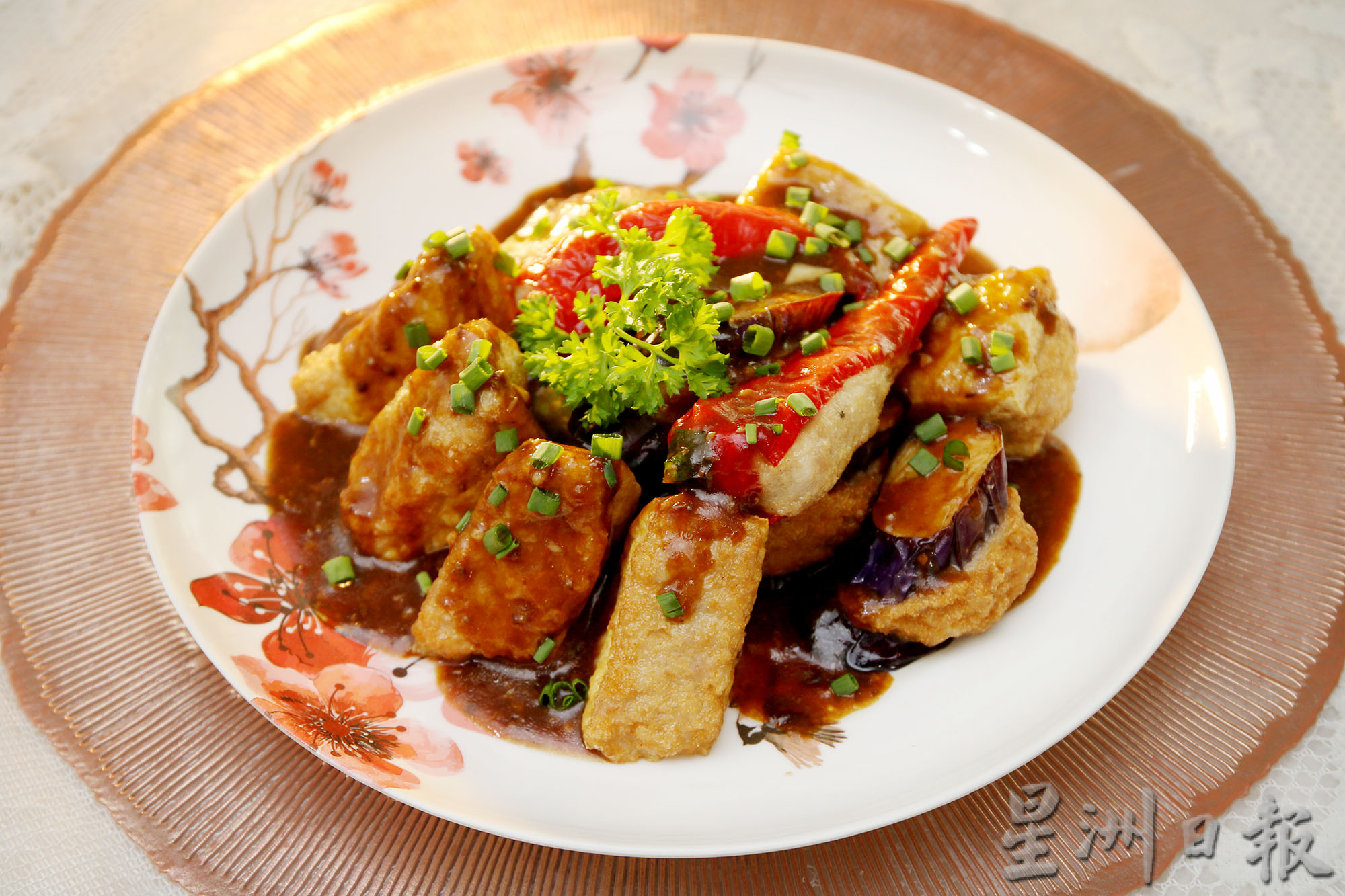 霹:新年备稿/【一家之煮】夫妻掌厨烹40人份年夜饭 家乡菜肴抚慰思乡情结