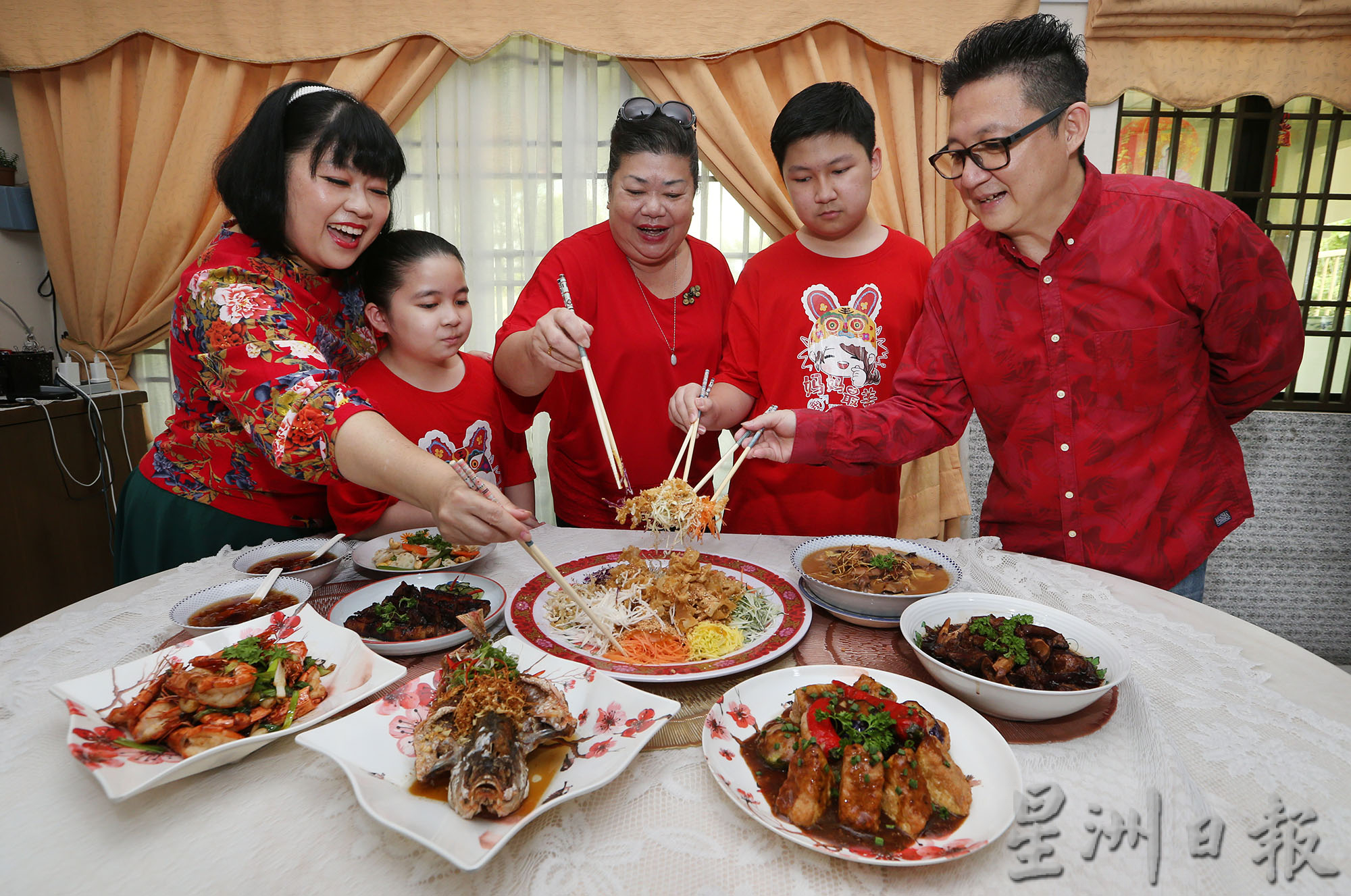 霹:新年备稿/【一家之煮】夫妻掌厨烹40人份年夜饭 家乡菜肴抚慰思乡情结