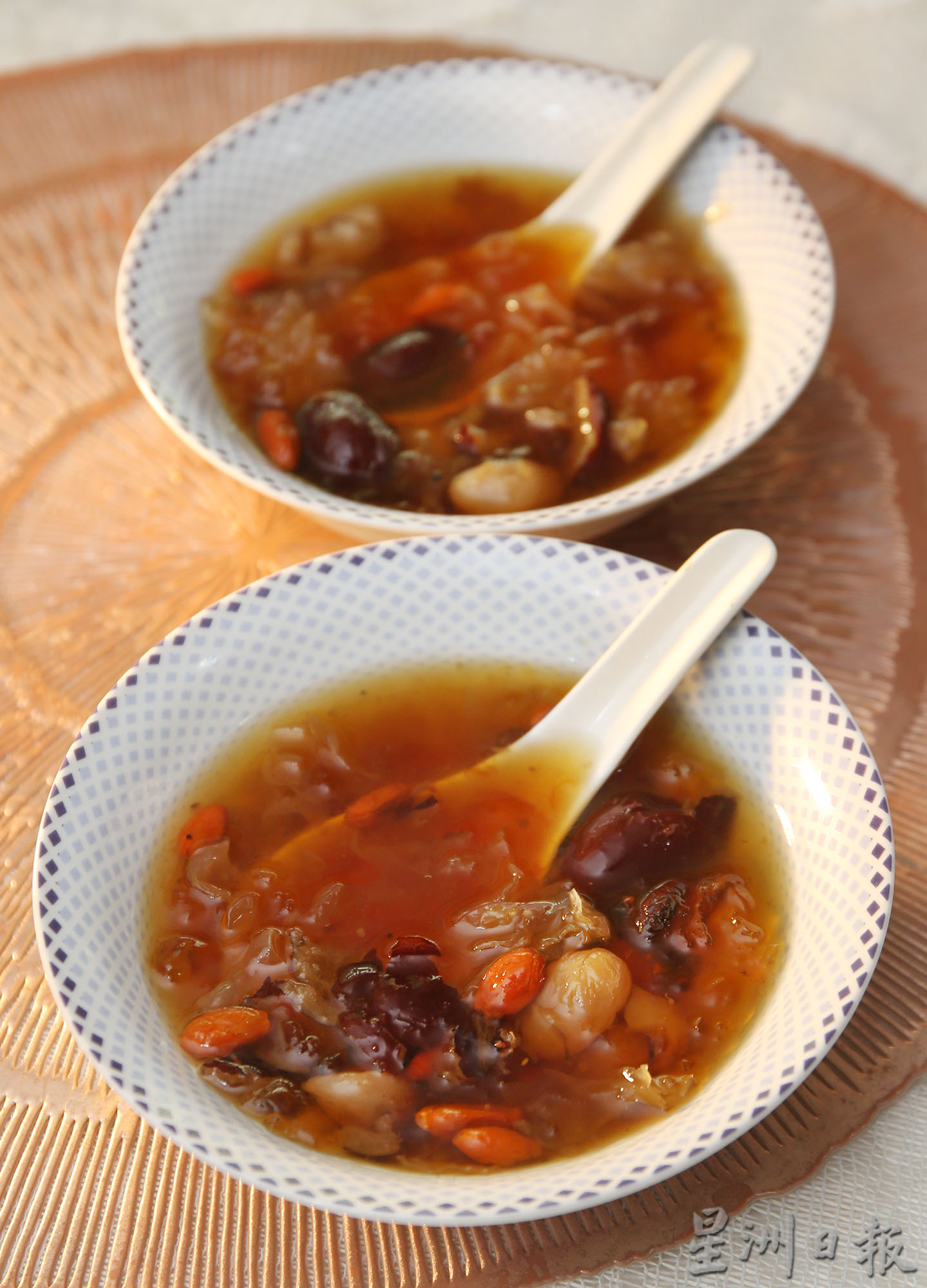 霹:新年备稿/【一家之煮】夫妻掌厨烹40人份年夜饭 家乡菜肴抚慰思乡情结