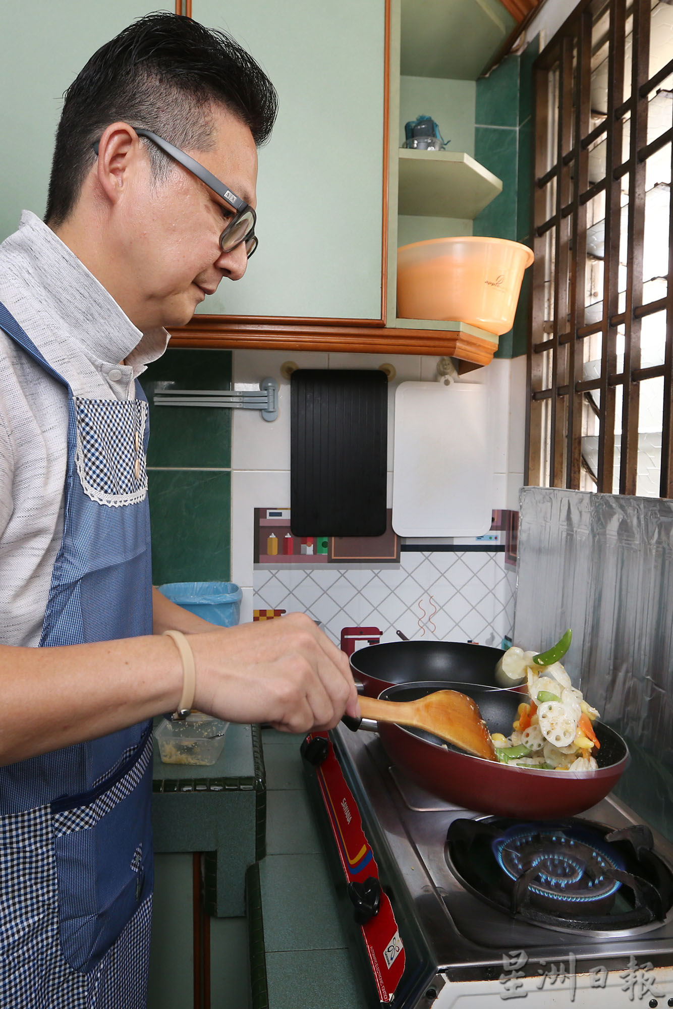 霹:新年备稿/【一家之煮】夫妻掌厨烹40人份年夜饭 家乡菜肴抚慰思乡情结