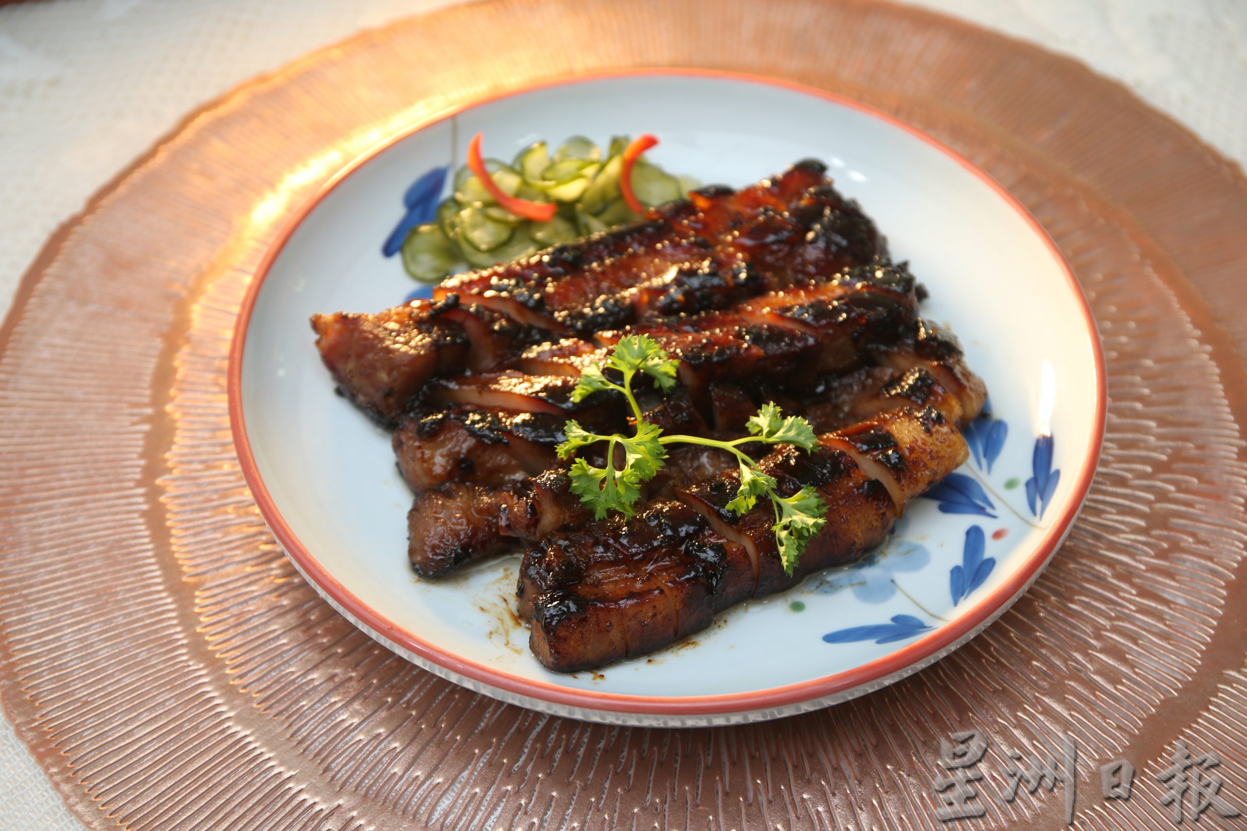 霹:新年备稿/【一家之煮】夫妻掌厨烹40人份年夜饭 家乡菜肴抚慰思乡情结