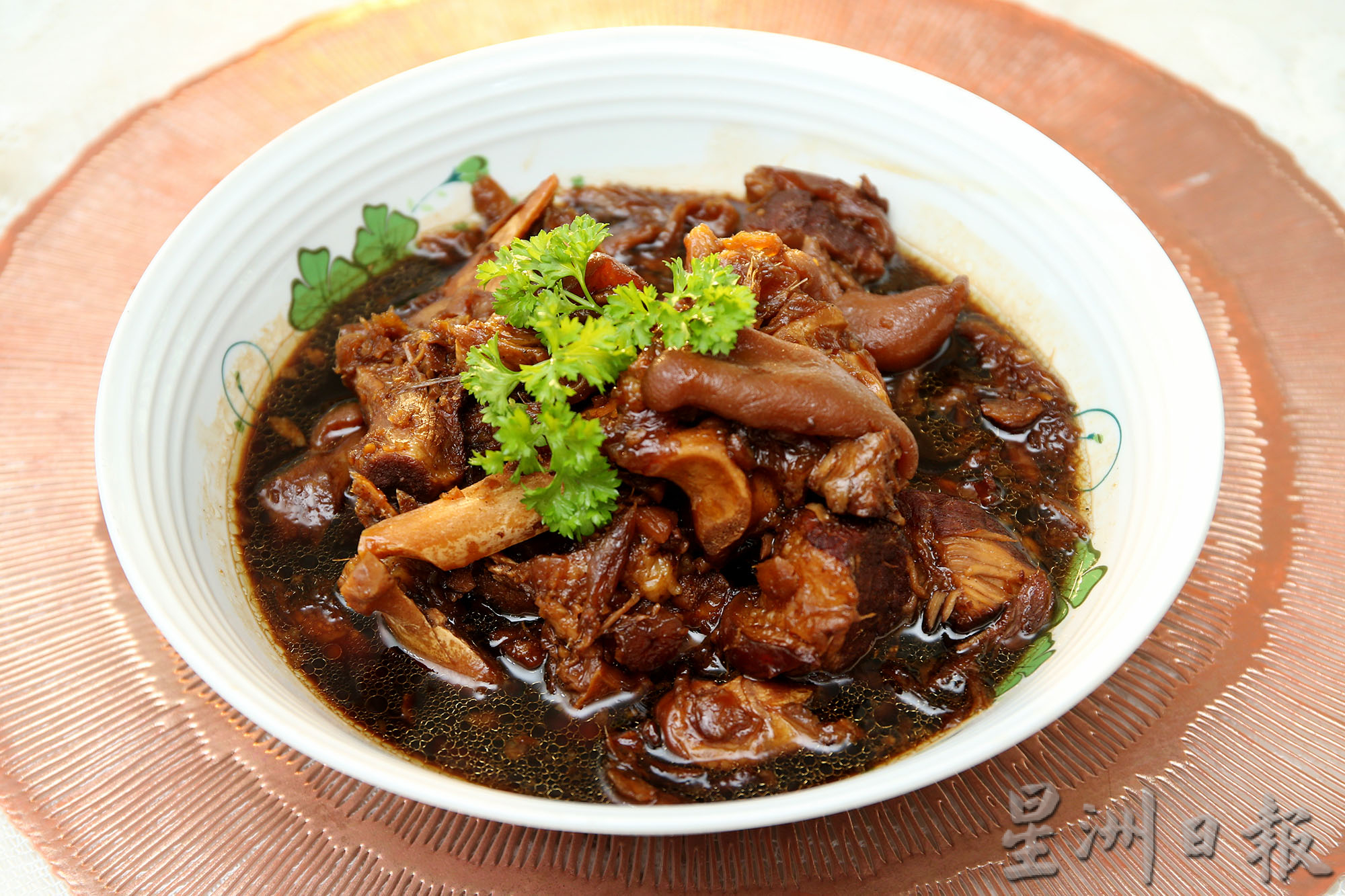 霹:新年备稿/【一家之煮】夫妻掌厨烹40人份年夜饭 家乡菜肴抚慰思乡情结