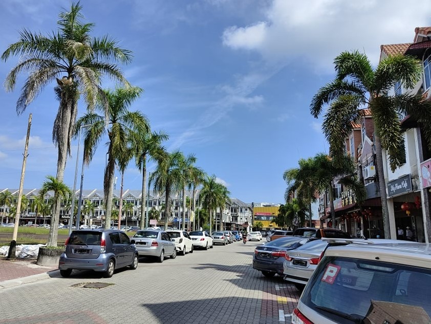 霹：第四版头／大学生返校 金宝新街场食肆人潮回流