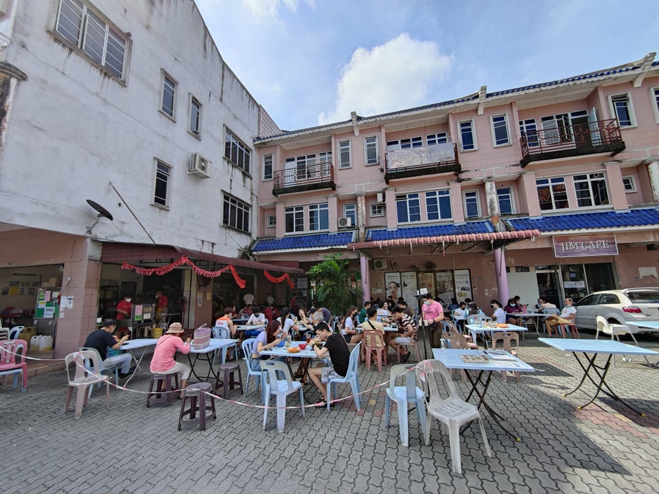 霹：第四版头／大学生返校 金宝新街场食肆人潮回流