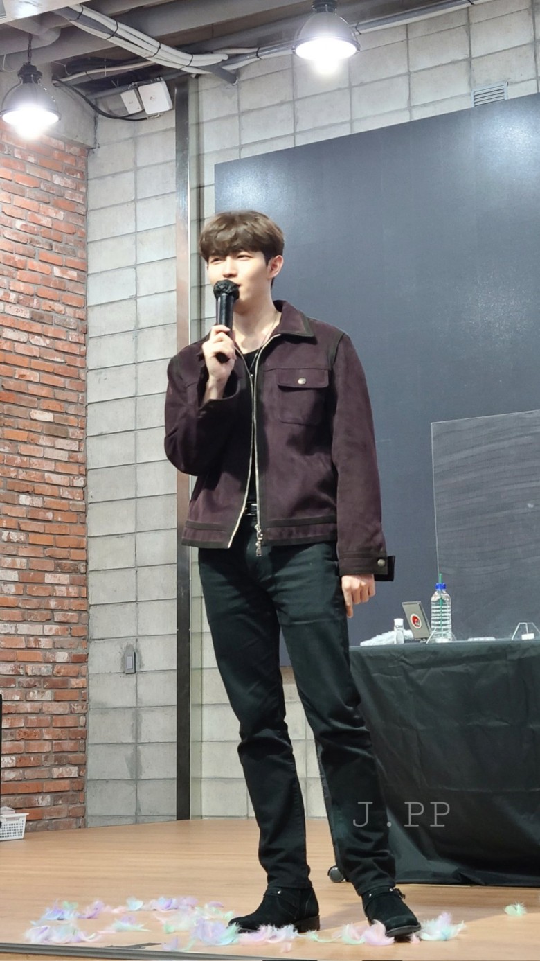 韩国乐坛频传疫情|金在焕确诊前办签名会 公司吁粉丝检测