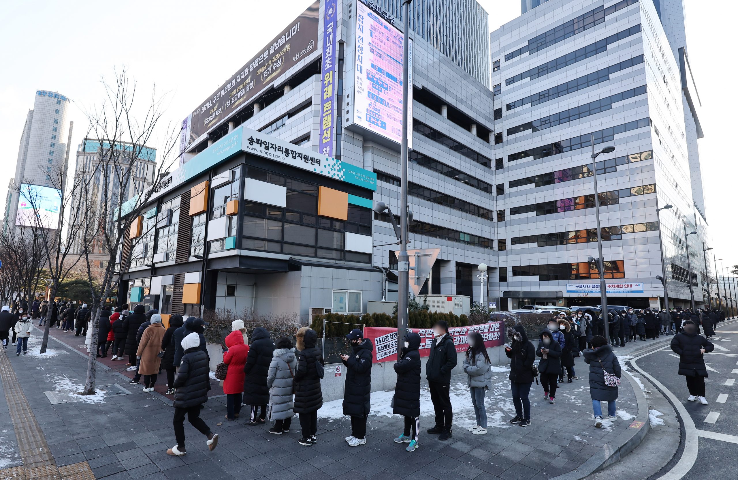 韩国新增逾2.2万确诊 连续3日创新高