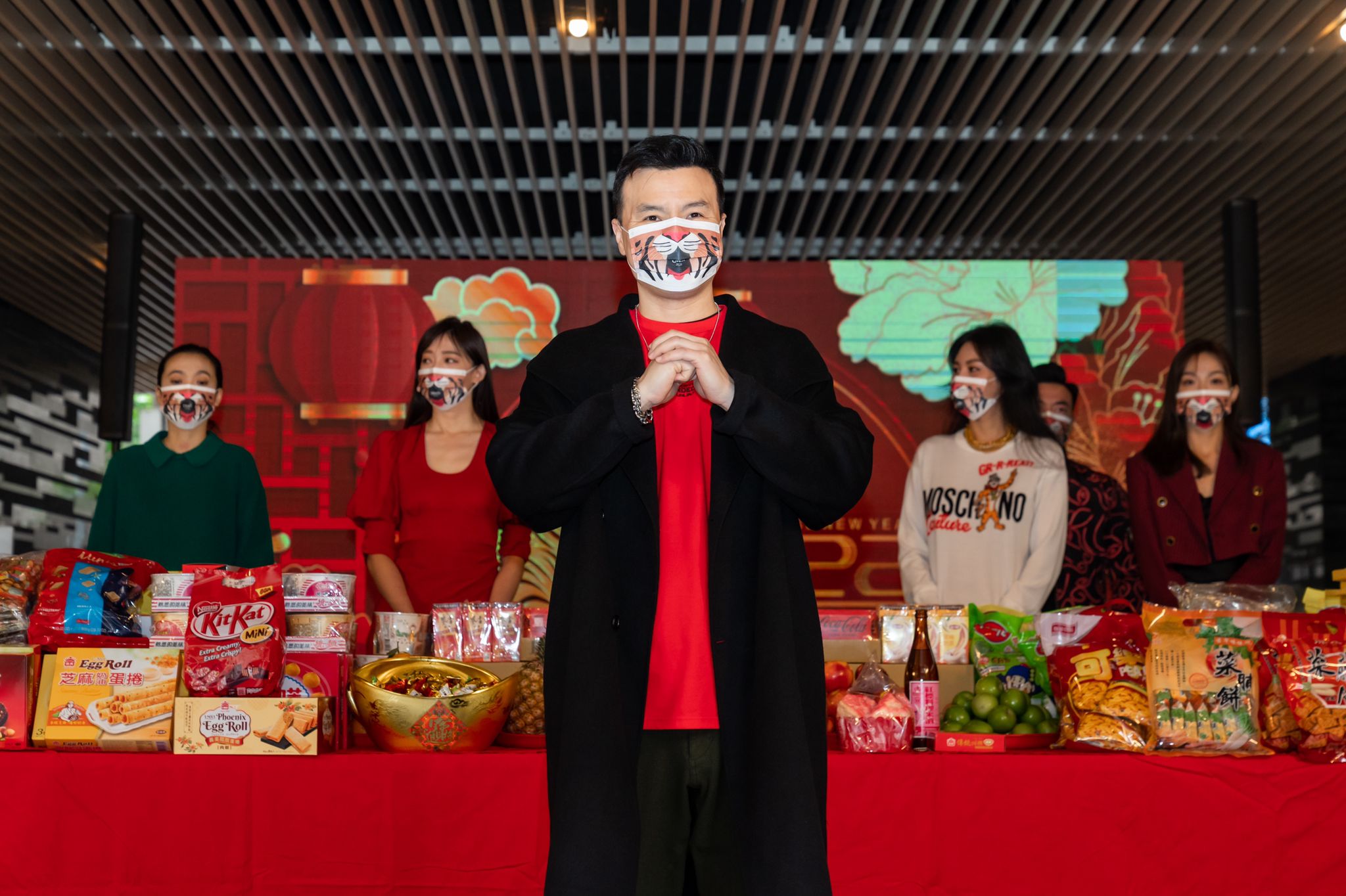 首次与李铭顺分两地过年  范文芳甜喊“我有小情人陪”