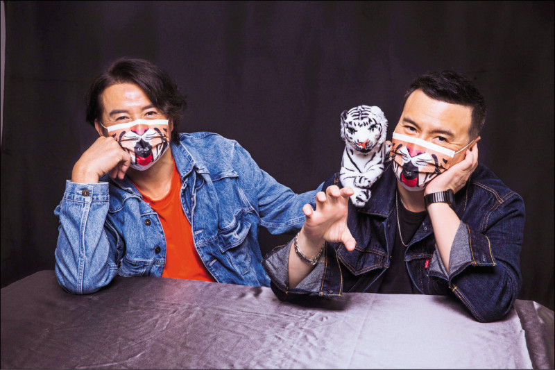 首次与李铭顺分两地过年  范文芳甜喊“我有小情人陪”