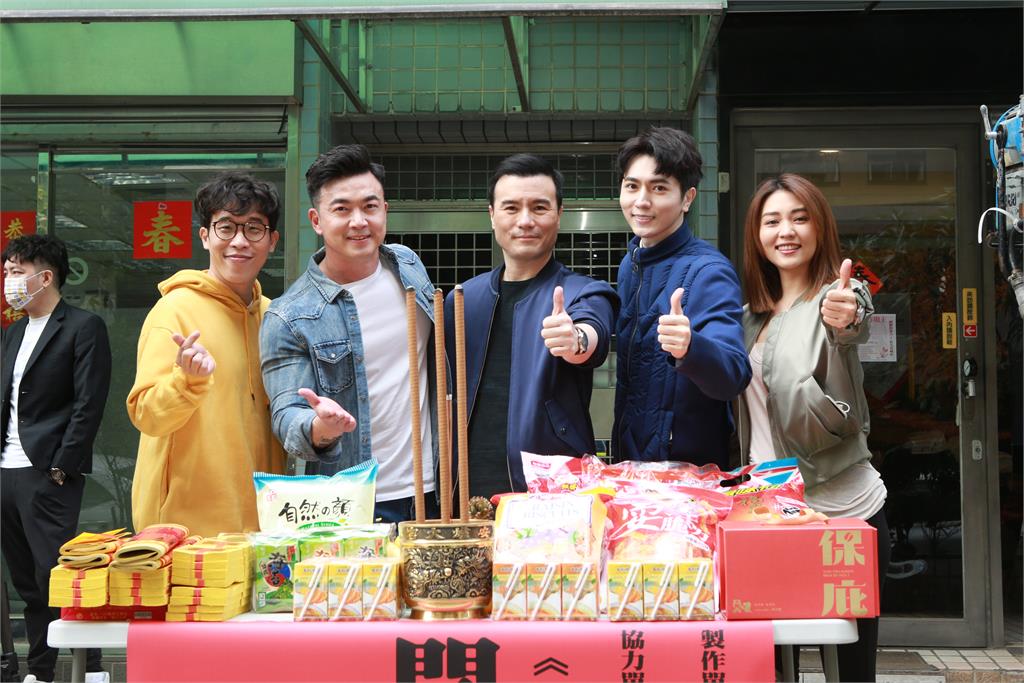 首次与李铭顺分两地过年  范文芳甜喊“我有小情人陪”