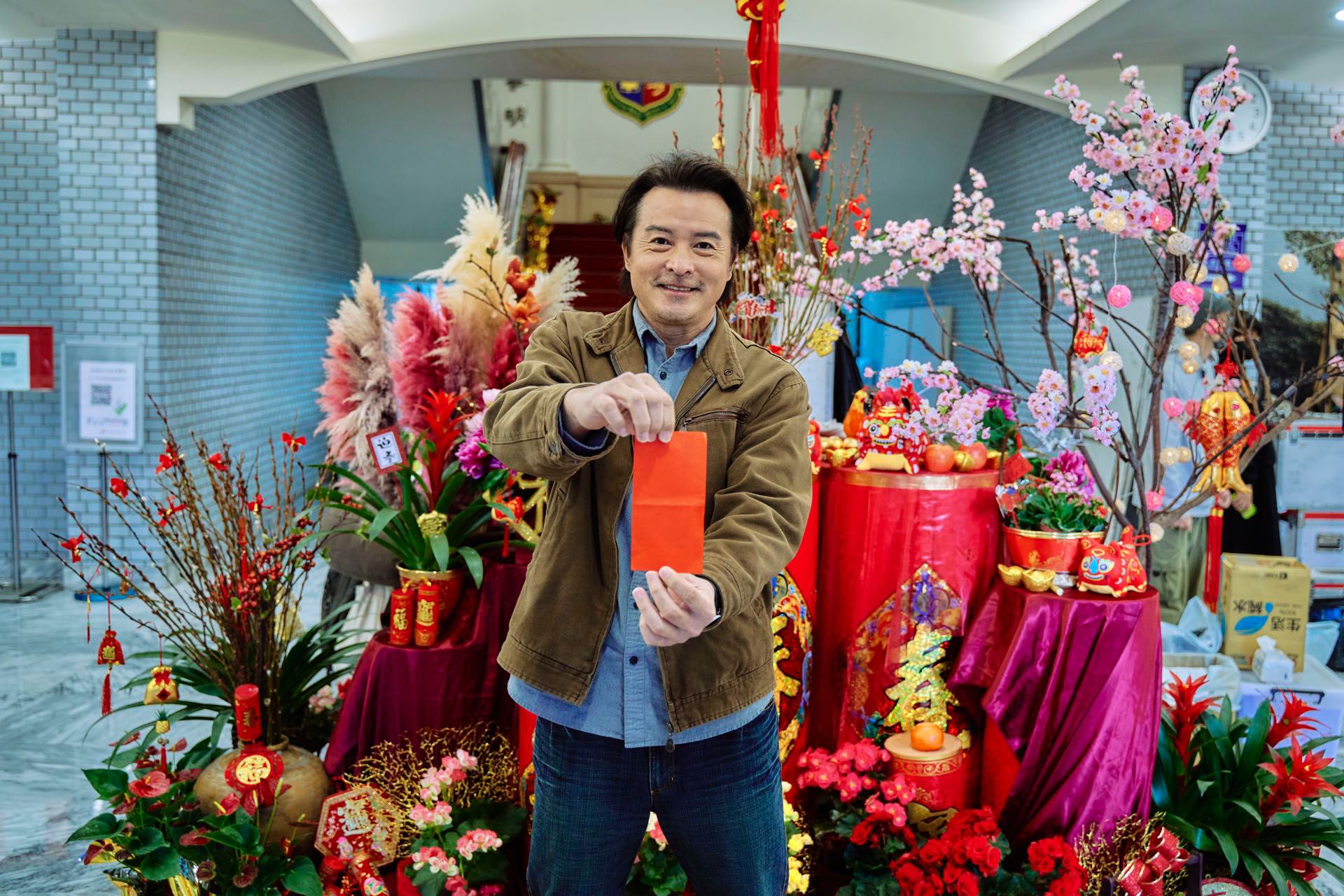 首次与李铭顺分两地过年  范文芳甜喊“我有小情人陪”