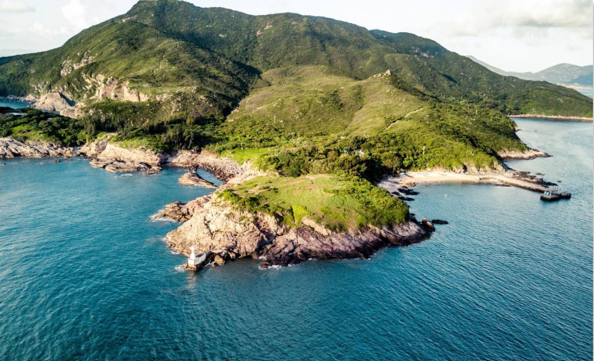 香港女子东龙岛拍照不慎坠海 71岁继父救女意外溺亡