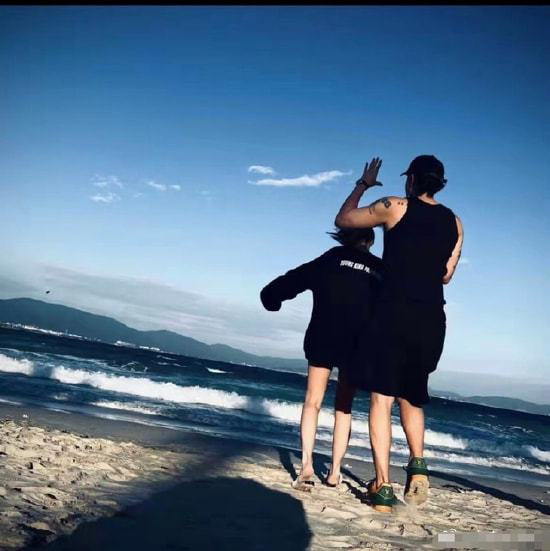 黄子韬暴怒否认恋情 粉加码曝壁咚徐艺洋照