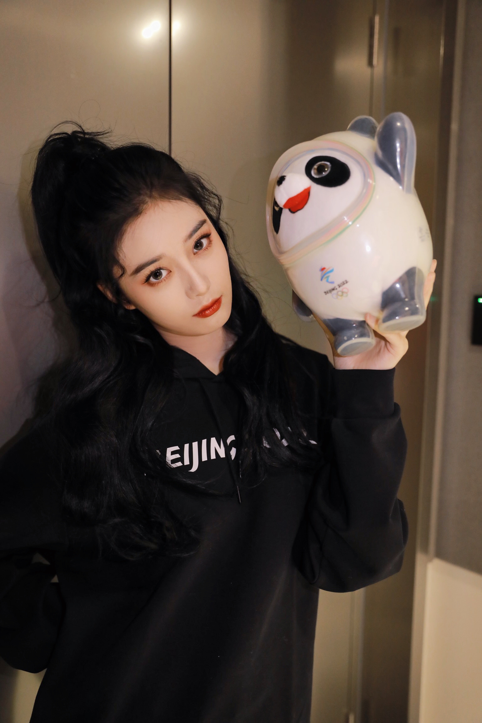 黄子韬暴怒否认恋情 粉加码曝壁咚徐艺洋照