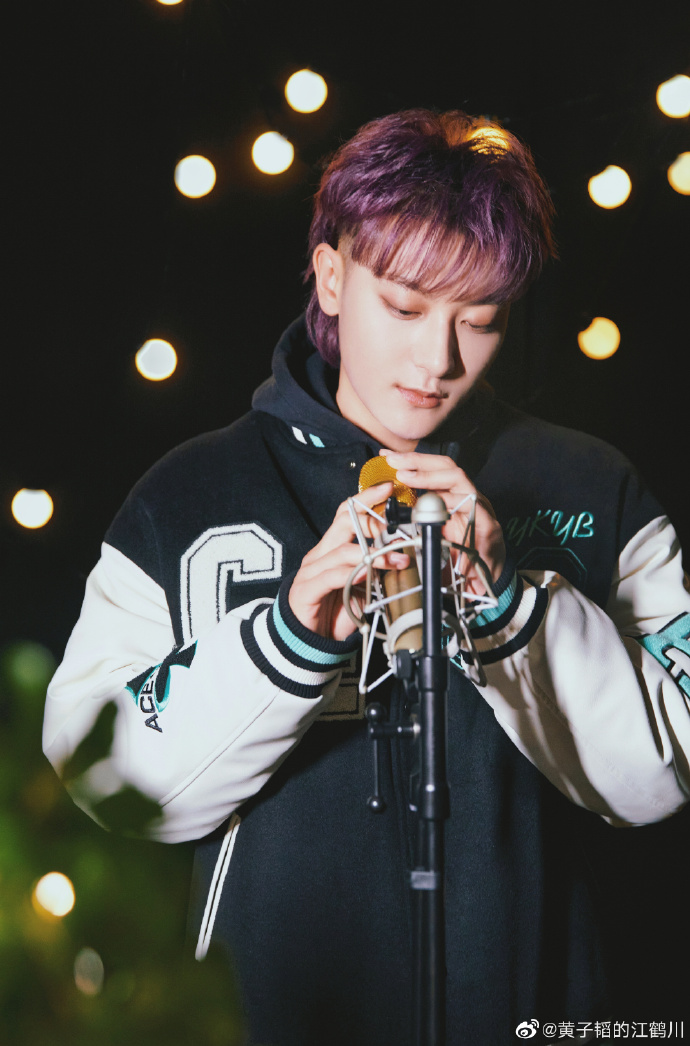 黄子韬暴怒否认恋情 粉加码曝壁咚徐艺洋照