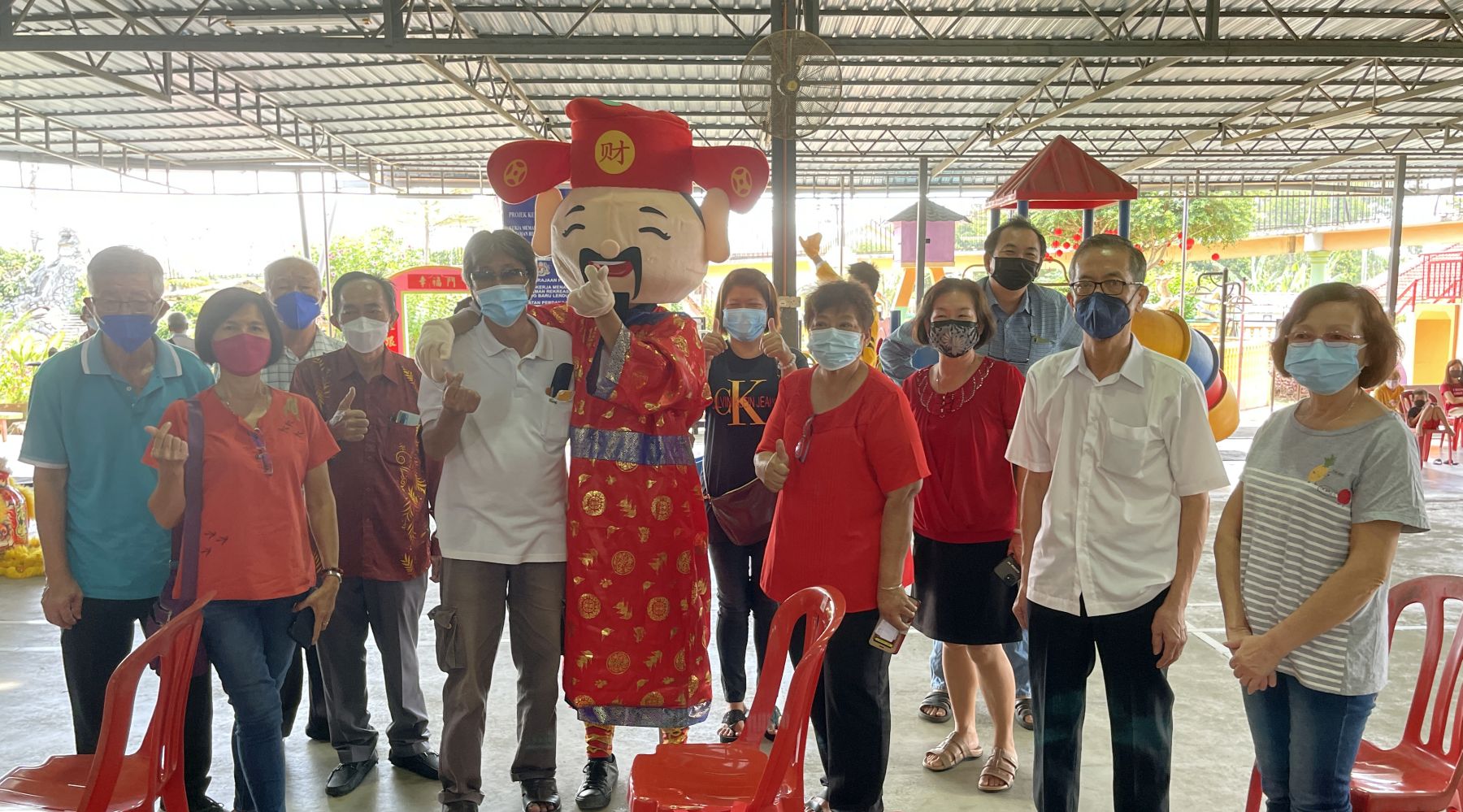 (古城第三版主文)新春联会引爆 精彩龙狮演出令首长心情澎湃