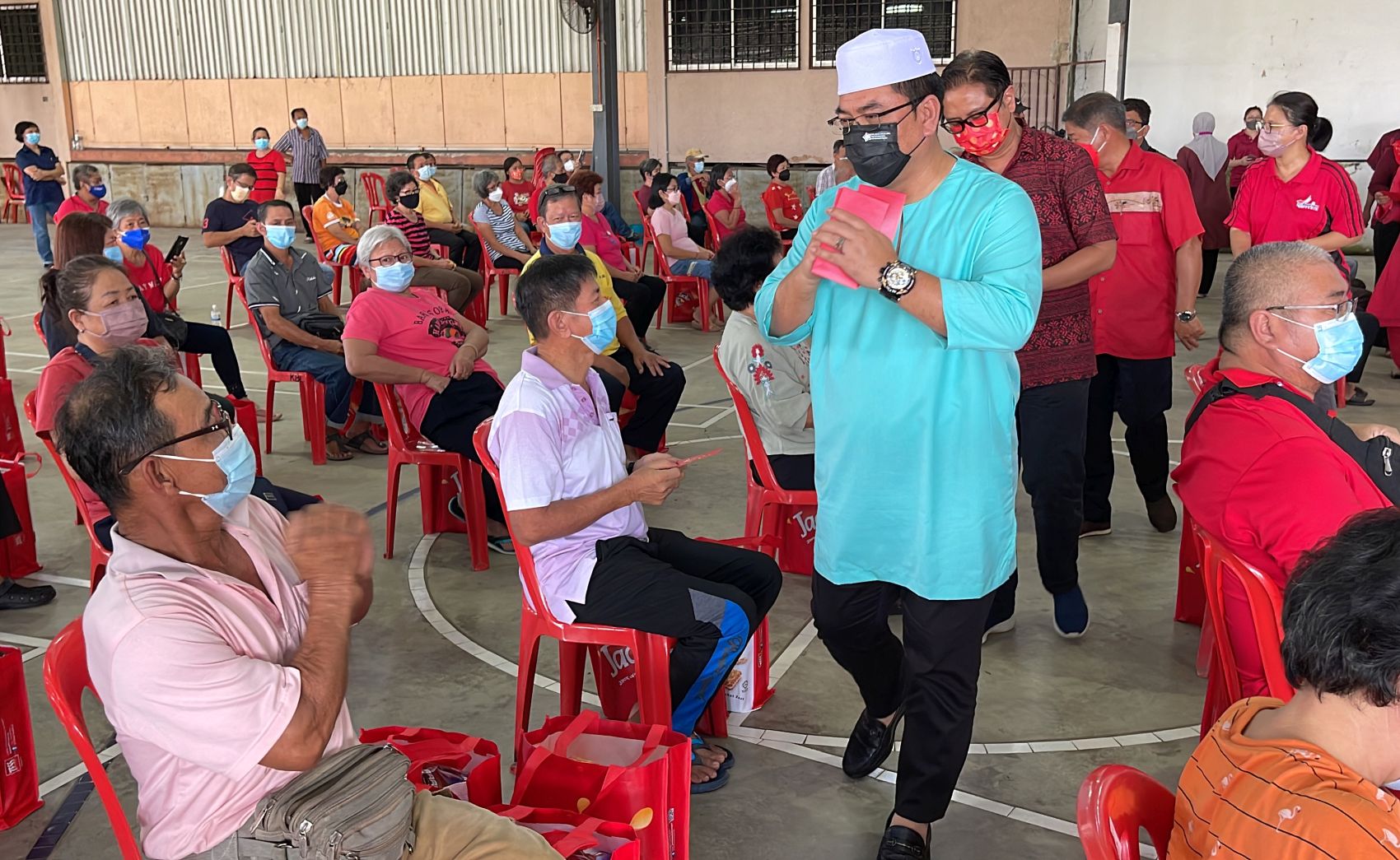 (古城第三版主文)新春联会引爆 精彩龙狮演出令首长心情澎湃