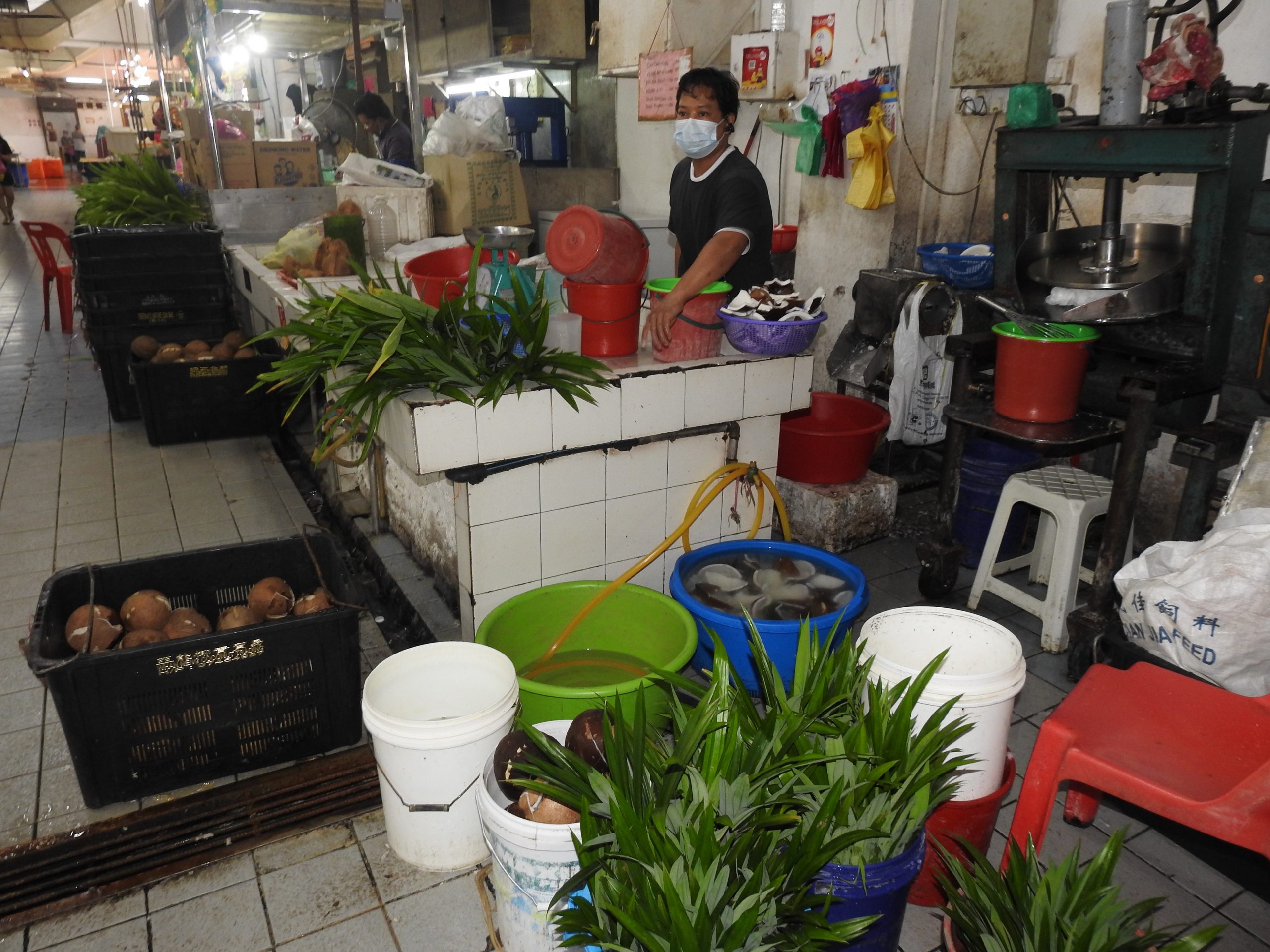 （大北马）发林新市镇巴刹生意差，小贩希望豁免警卫负担