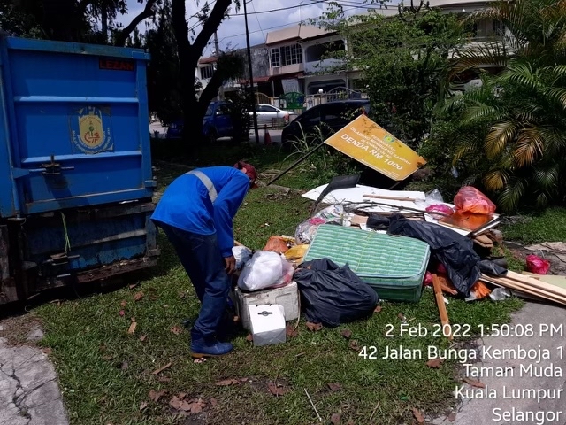 (大都会)/ME02头/新年前最后一分钟大扫除垃圾丢路边/4图+2补图