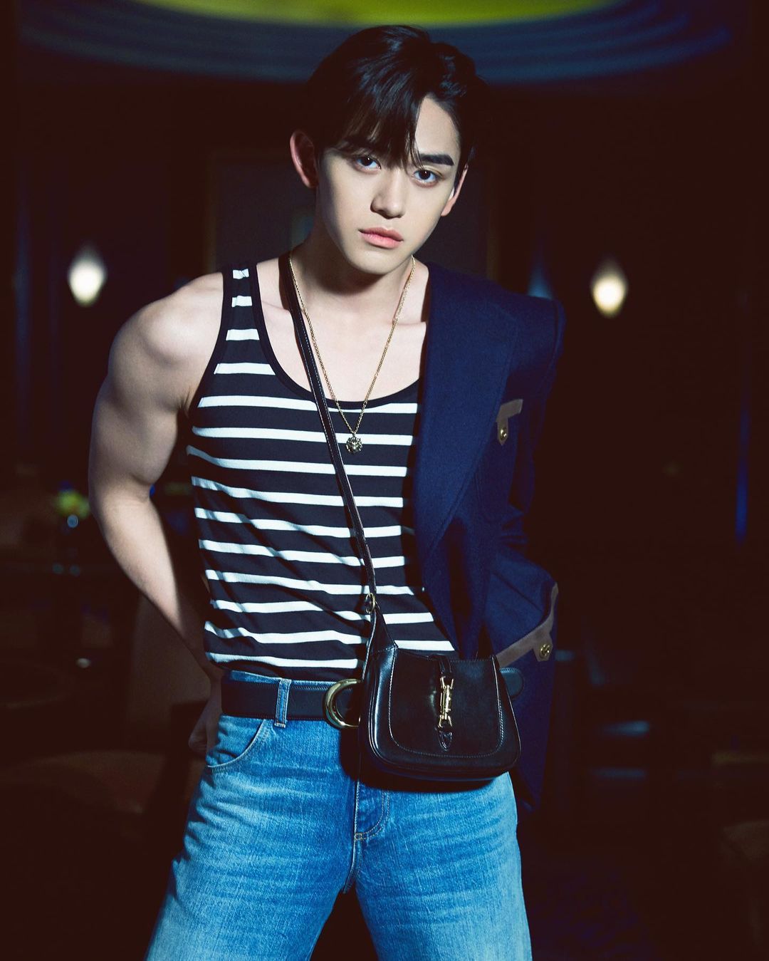 Lucas睡粉风波后神隐5个月.突PO黑白照网掀骂战