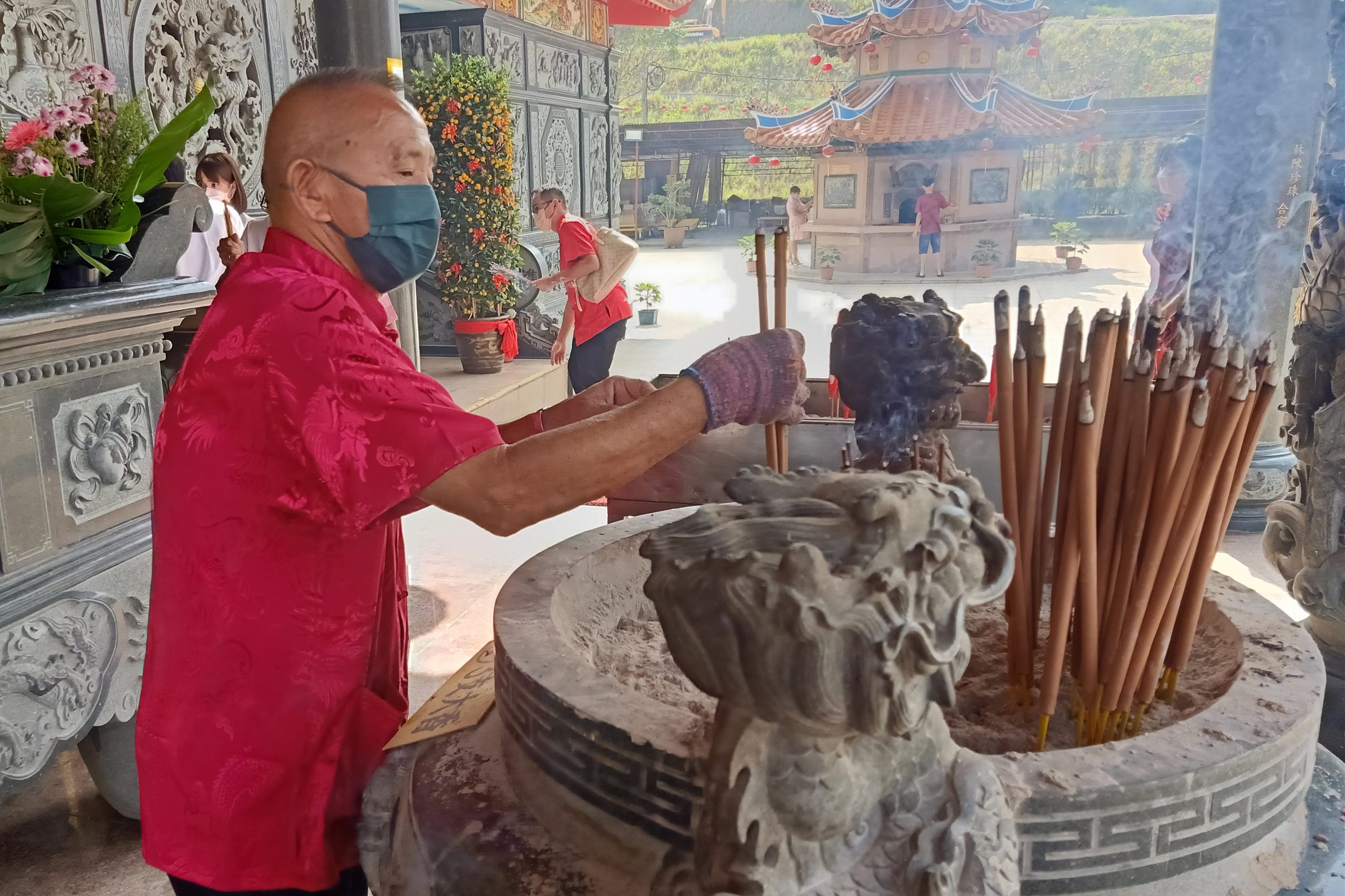 NS庇朥/ 庇朥西天宫复办新春花灯节活动,吸引全国各地善信前来欣赏花灯。
