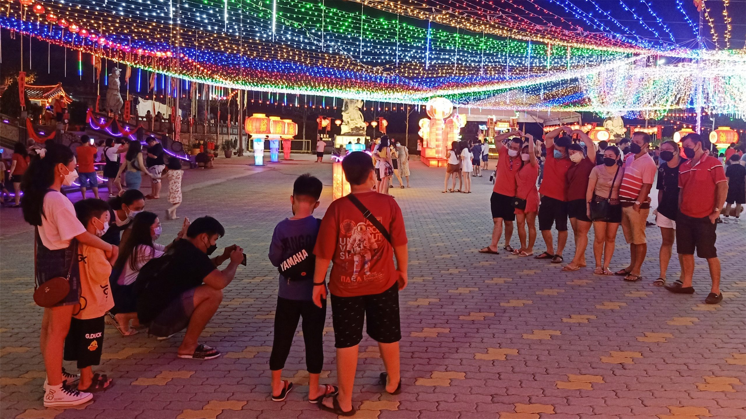 NS庇朥/ 庇朥西天宫复办新春花灯节活动,吸引全国各地善信前来欣赏花灯。