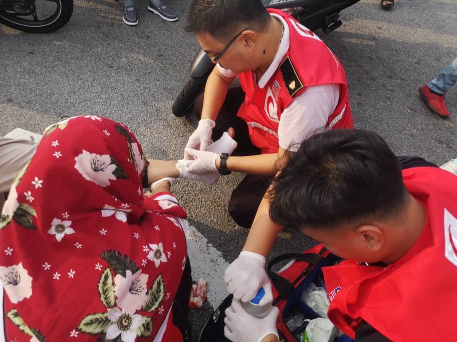 13/3/大都会/有故事的人-张光镇(红新月会救护车主管)