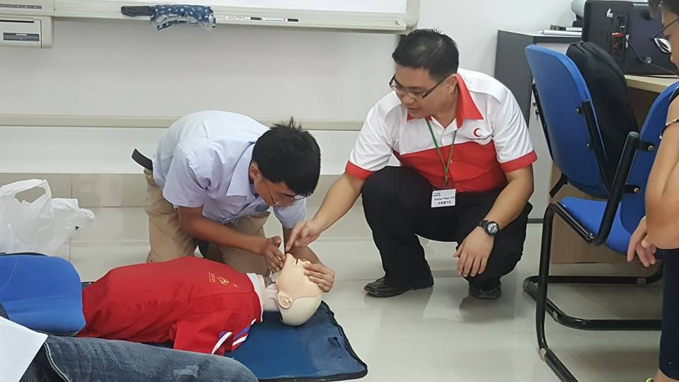 13/3/大都会/有故事的人-张光镇(红新月会救护车主管)