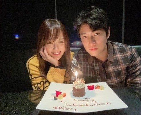 2年恋修正果 陈乔恩嫁小9岁男友