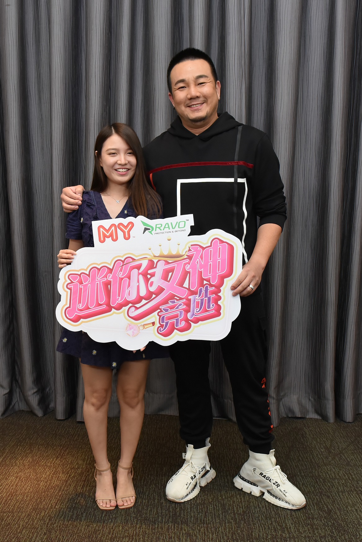 8强迷你女神出炉 人夫叶朝明避嫌不敢靠近