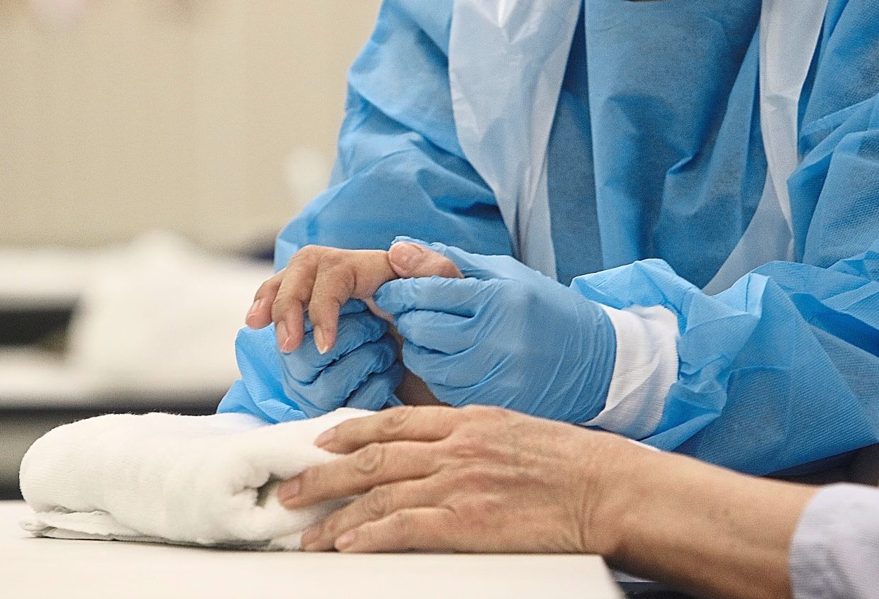 “我无法呼吸也被迫穿尿布” 长期冠病患者如何走向康复